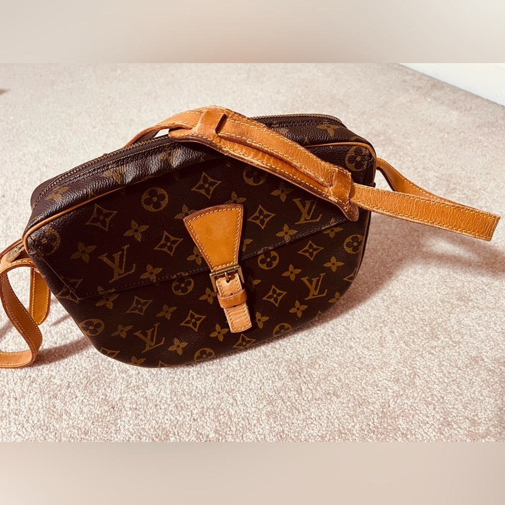 Louis Vuitton Monogram Jeune Fille MM
Crossbody
